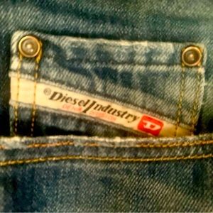 DIESEL ZATHAN - Bootcut.  34x32. Made in Italy